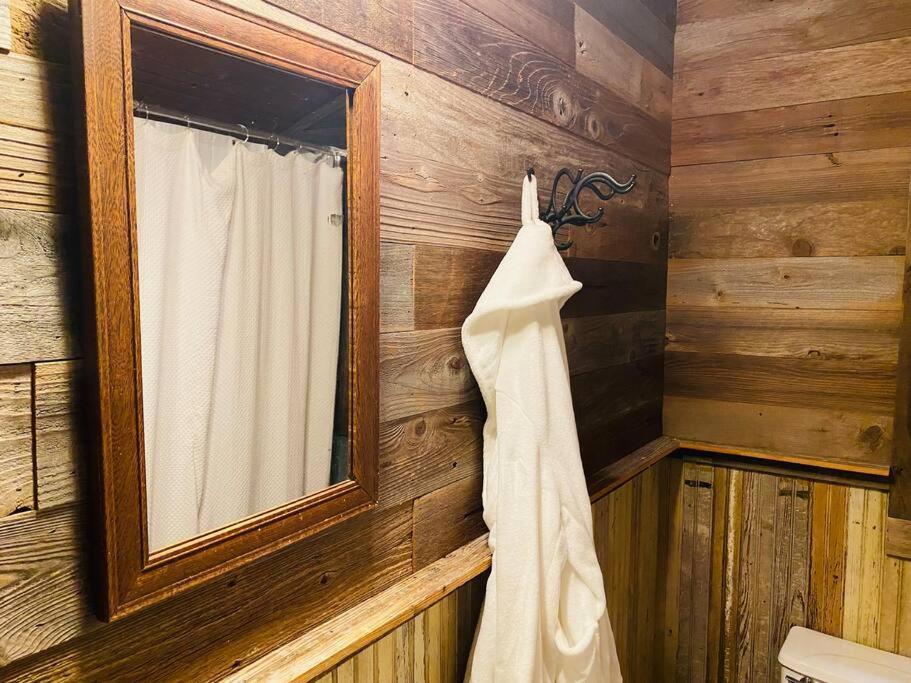 8Th St. Cowboy Haus I Biker Friendly I River Bandera Εξωτερικό φωτογραφία