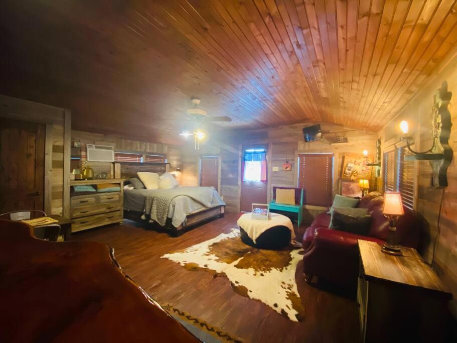 8Th St. Cowboy Haus I Biker Friendly I River Bandera Εξωτερικό φωτογραφία