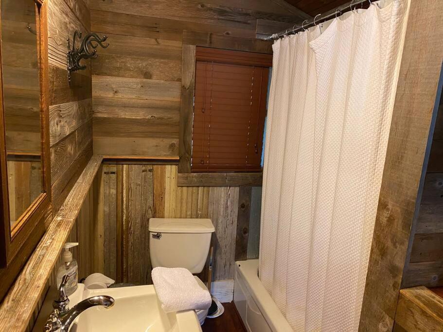 8Th St. Cowboy Haus I Biker Friendly I River Bandera Εξωτερικό φωτογραφία