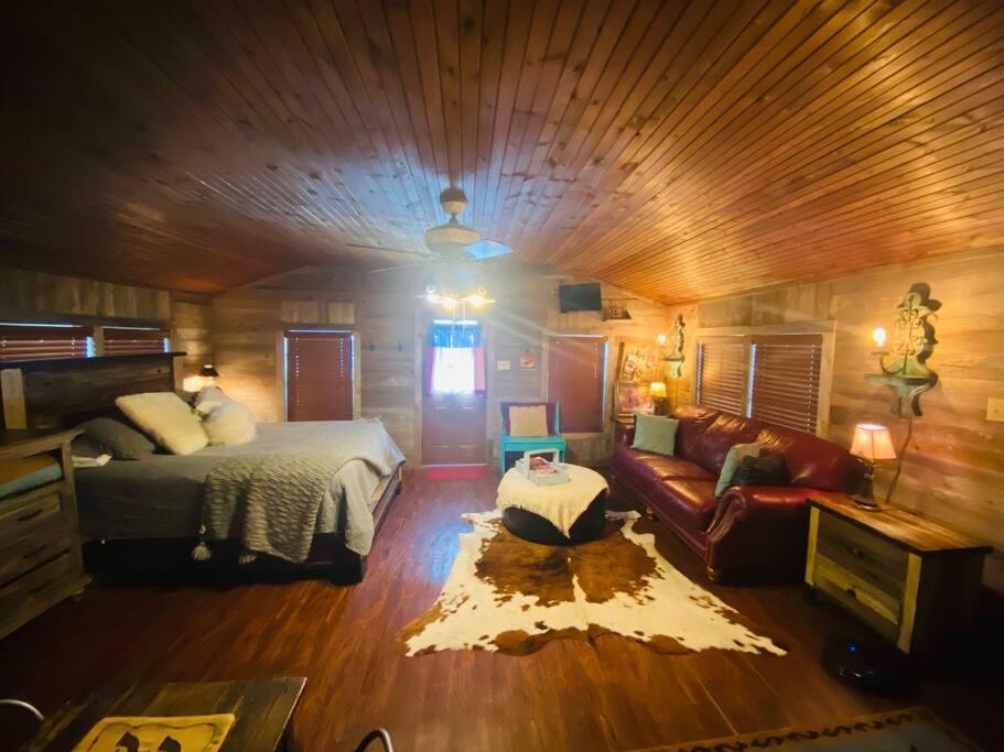 8Th St. Cowboy Haus I Biker Friendly I River Bandera Εξωτερικό φωτογραφία