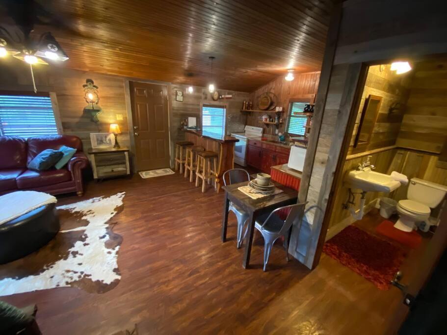 8Th St. Cowboy Haus I Biker Friendly I River Bandera Εξωτερικό φωτογραφία