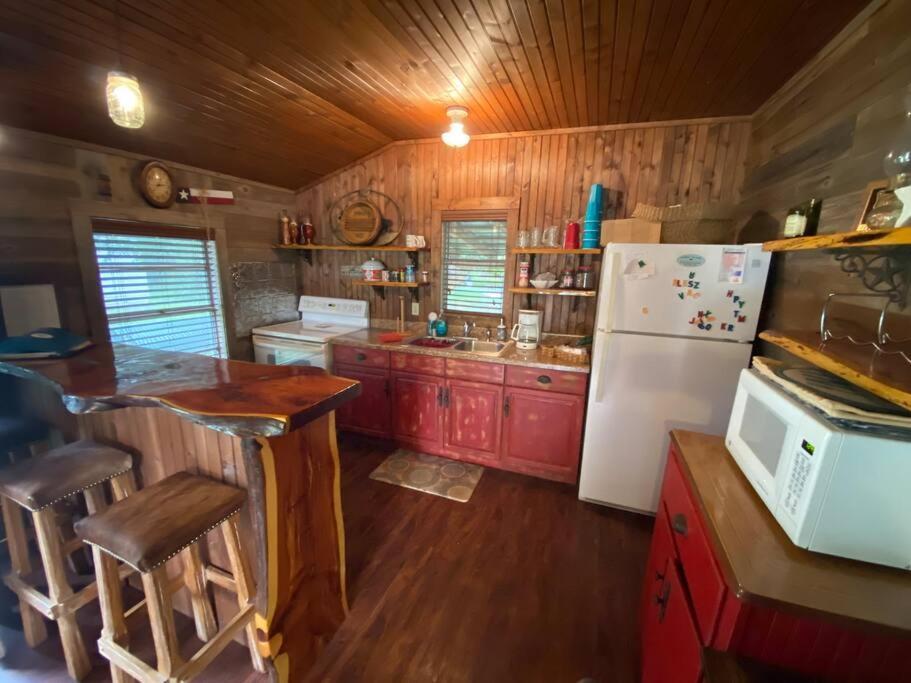 8Th St. Cowboy Haus I Biker Friendly I River Bandera Εξωτερικό φωτογραφία