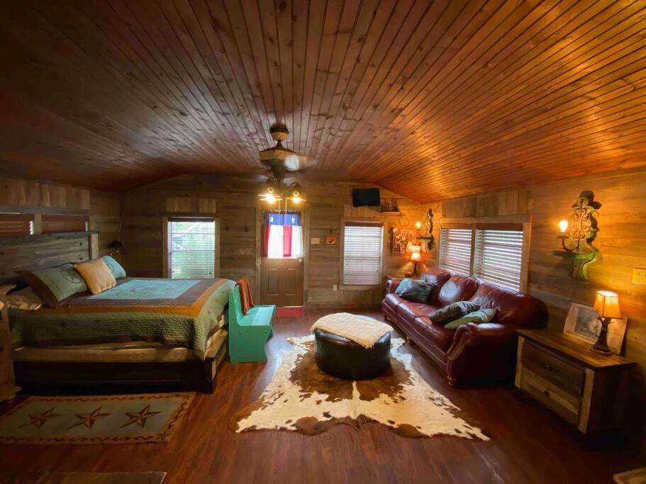 8Th St. Cowboy Haus I Biker Friendly I River Bandera Εξωτερικό φωτογραφία